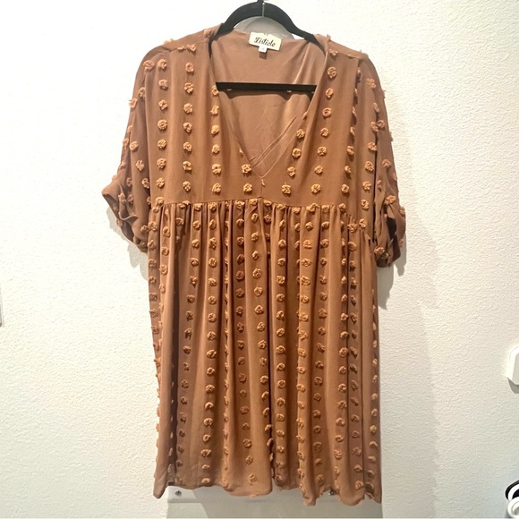 Listicle Short Sleeves Babydoll Dress with Swiss Dots Size Large - Picture 3 of 3